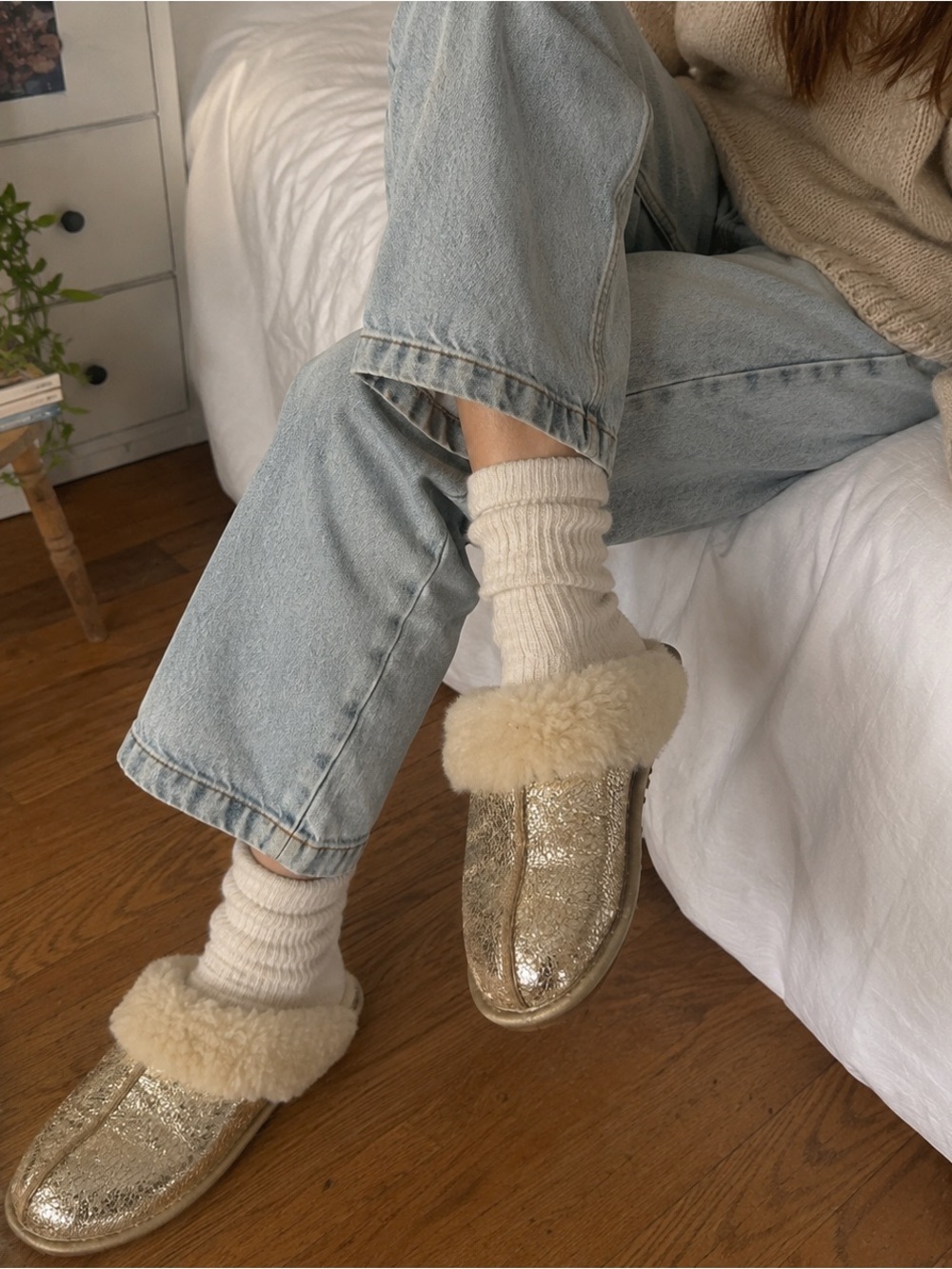 UGG Gold Metallic Shearling Fur Mule Slippers Women’s Size 9